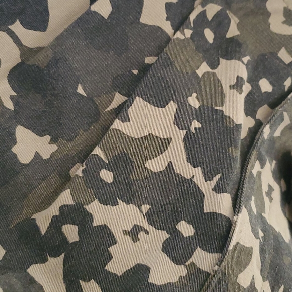 Anthropologie Amadi Green Camo Floral High Rise Pants Medium - Picture 11 of 12